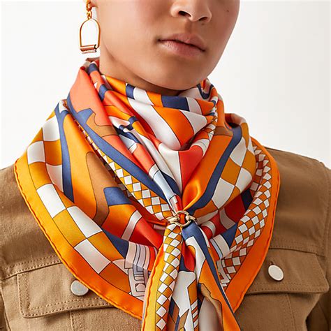 how to tie hermes 45 scarf|wearing a hermes scarf.